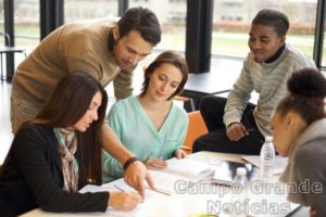 Estudantes num dos cursos – Foto: Divulgação