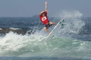 Nathan Kawani no Hang Loose Surf Attack em Guarujá – Foto: Munir El Hage