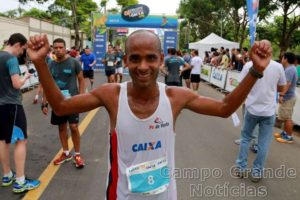 Gilmar comemora vitória – Foto: Luiz Doro/adorofoto