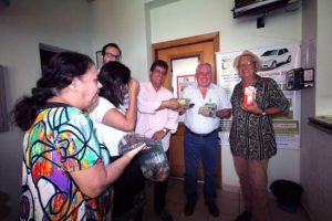 Secretário Athayde Nery fazendo a doação ao Hospital Nosso Lar em Campo Grande (MS) – Foto: Divulgação