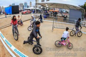 Criançada aprendendo a pedalar (Rodrigo Philipps / Shimano)