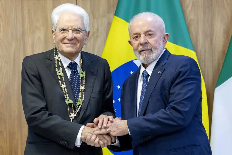 Mattarella com o Grande Colar da Ordem Nacional do Cruzeiro do Sul